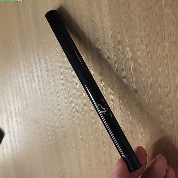 Beauty Vaulte Black Eyeliner - Picture 2 of 3